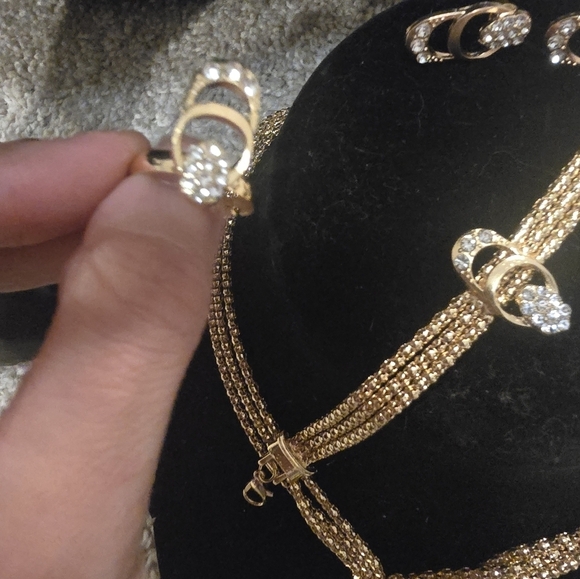 21kgp Dubai Jewelry Set -Elegant Gold Set with Rings and Necklace & Earings - Picture 4 of 12